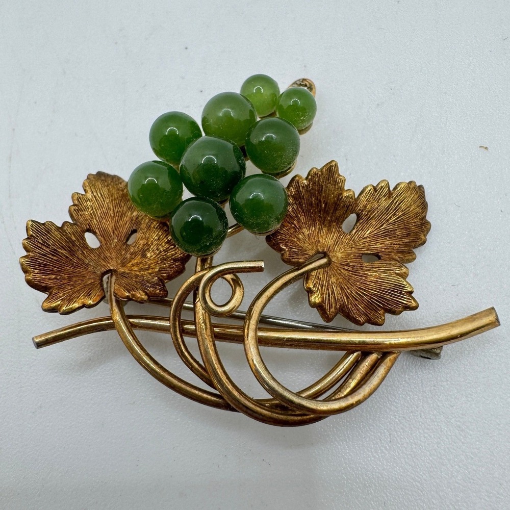 Vintage Krementz Nephrite Jade Grapes Cluster Brooch Pin Gold Overlay 1960s